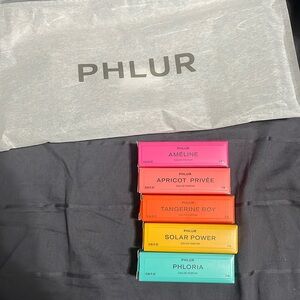 5 Phlur perfume samples